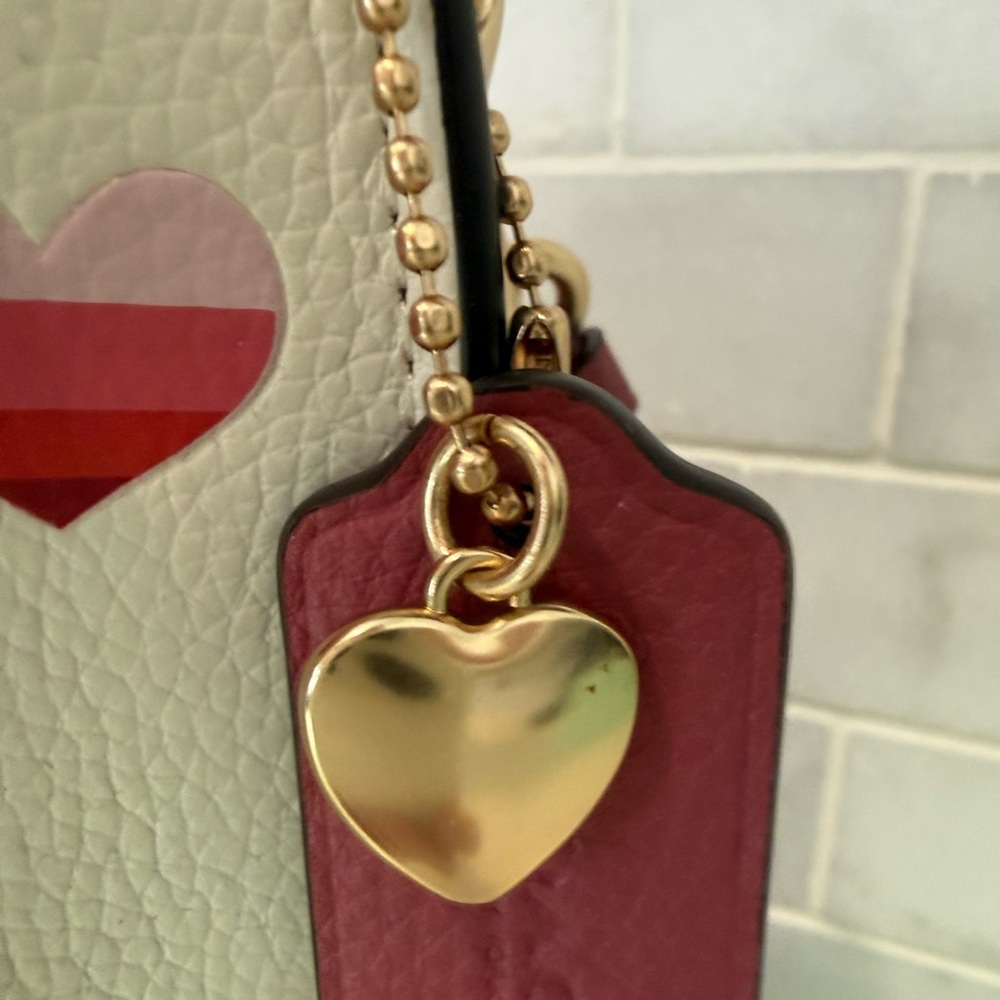 NWT Coach White & Striped Pink Heart Crossbody Bag with Card Case & Extra Strap - Picture 6 of 15